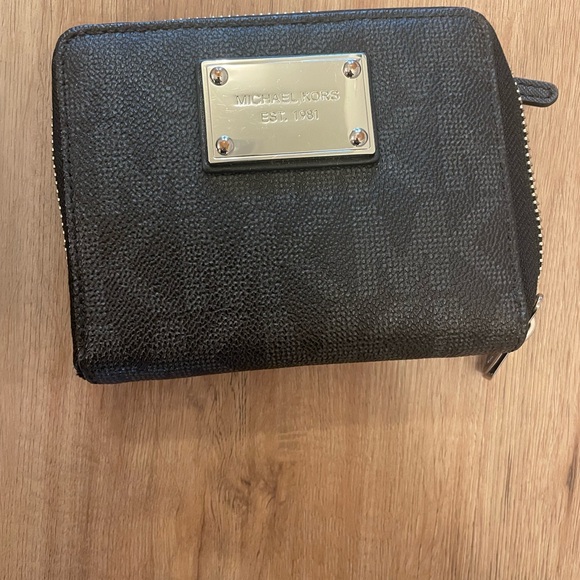Michael Kors crossbody and wallet - Picture 5 of 7